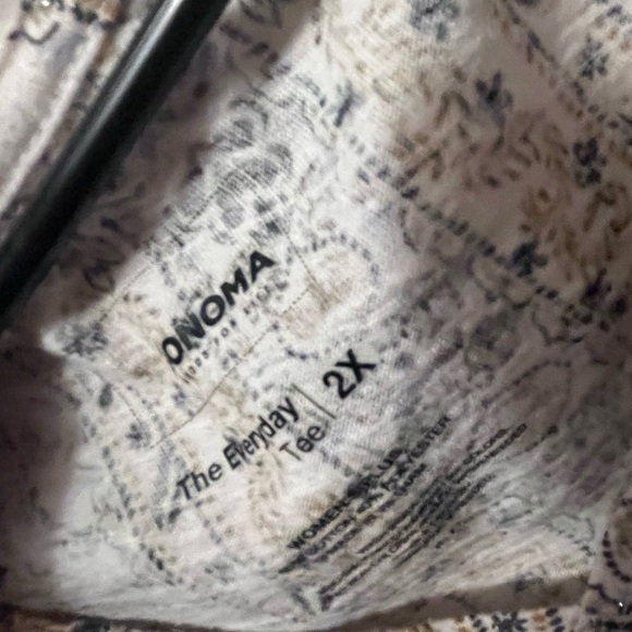 Women's Patterned Top - Cream and Gray - Picture 4 of 4